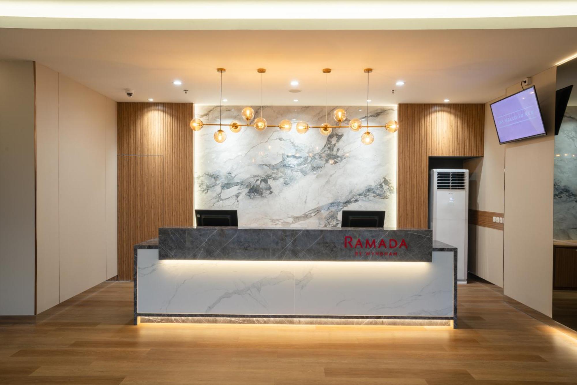 Ramada By Wyndham Serpong Exteriör bild