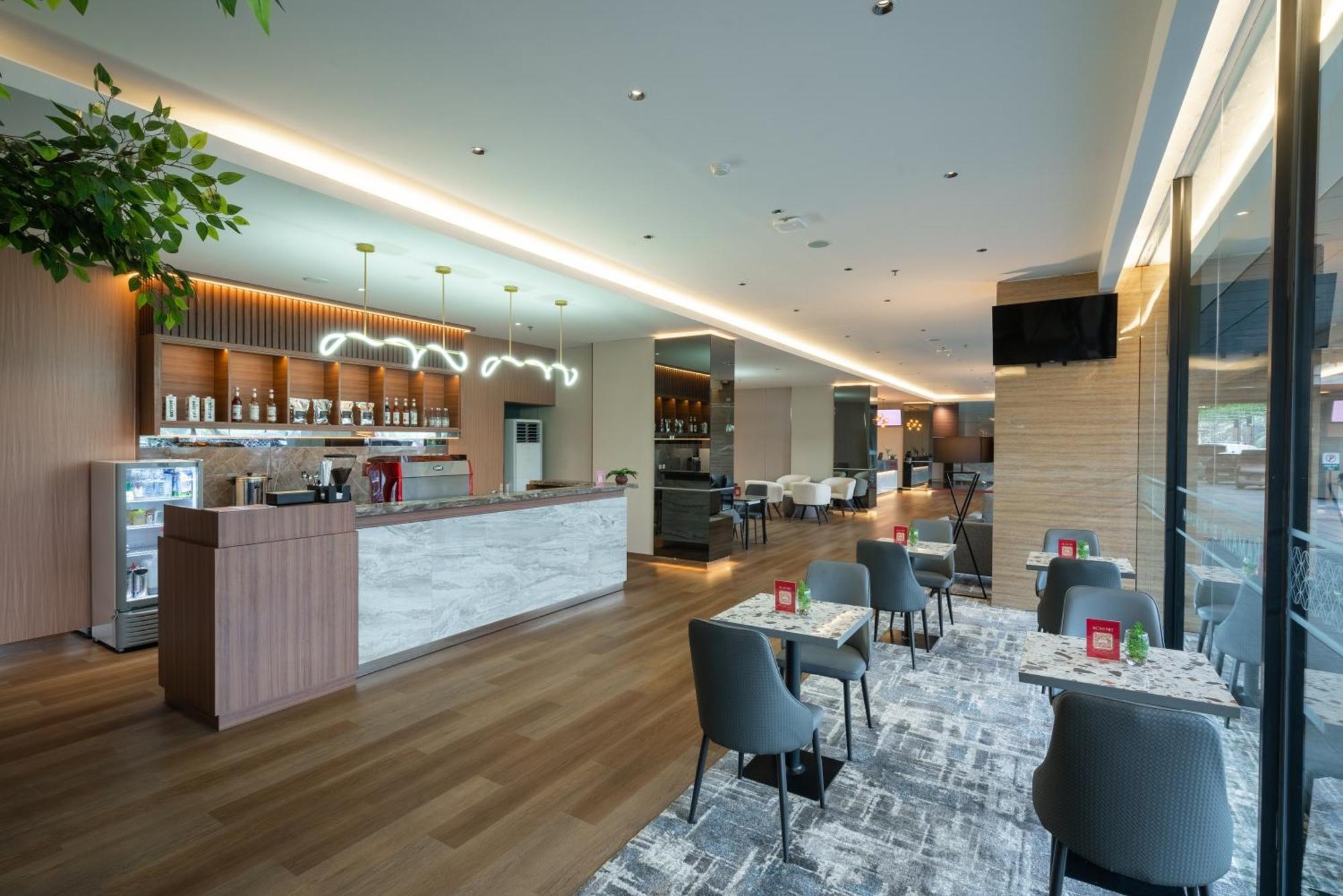 Ramada By Wyndham Serpong Exteriör bild