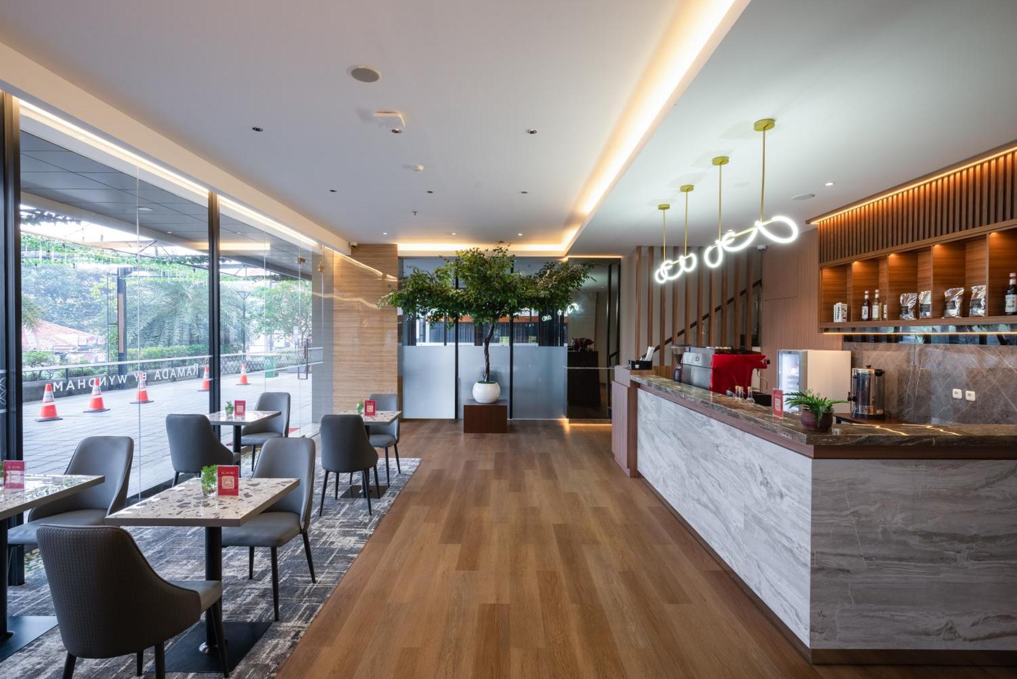 Ramada By Wyndham Serpong Exteriör bild