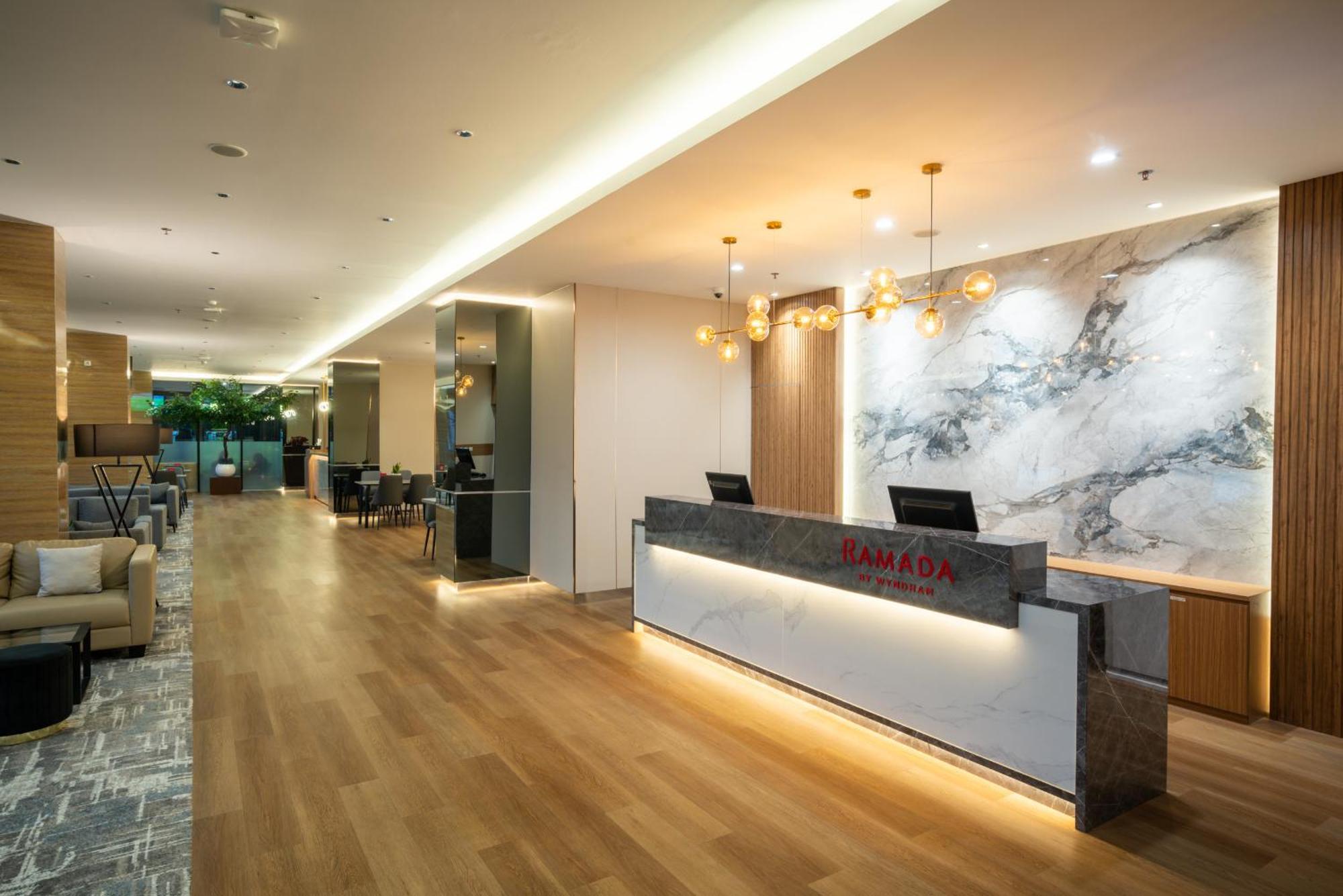 Ramada By Wyndham Serpong Exteriör bild