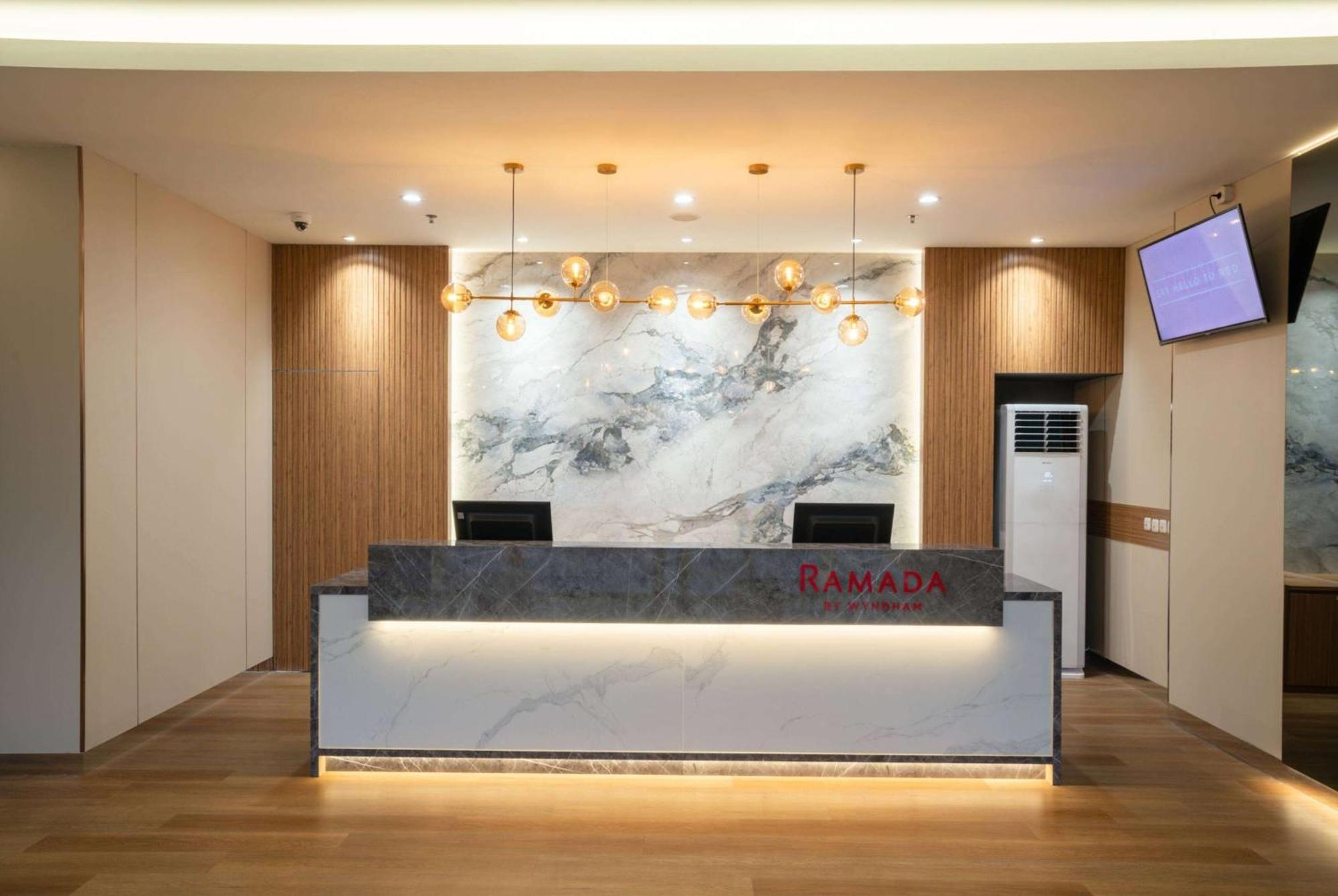 Ramada By Wyndham Serpong Exteriör bild
