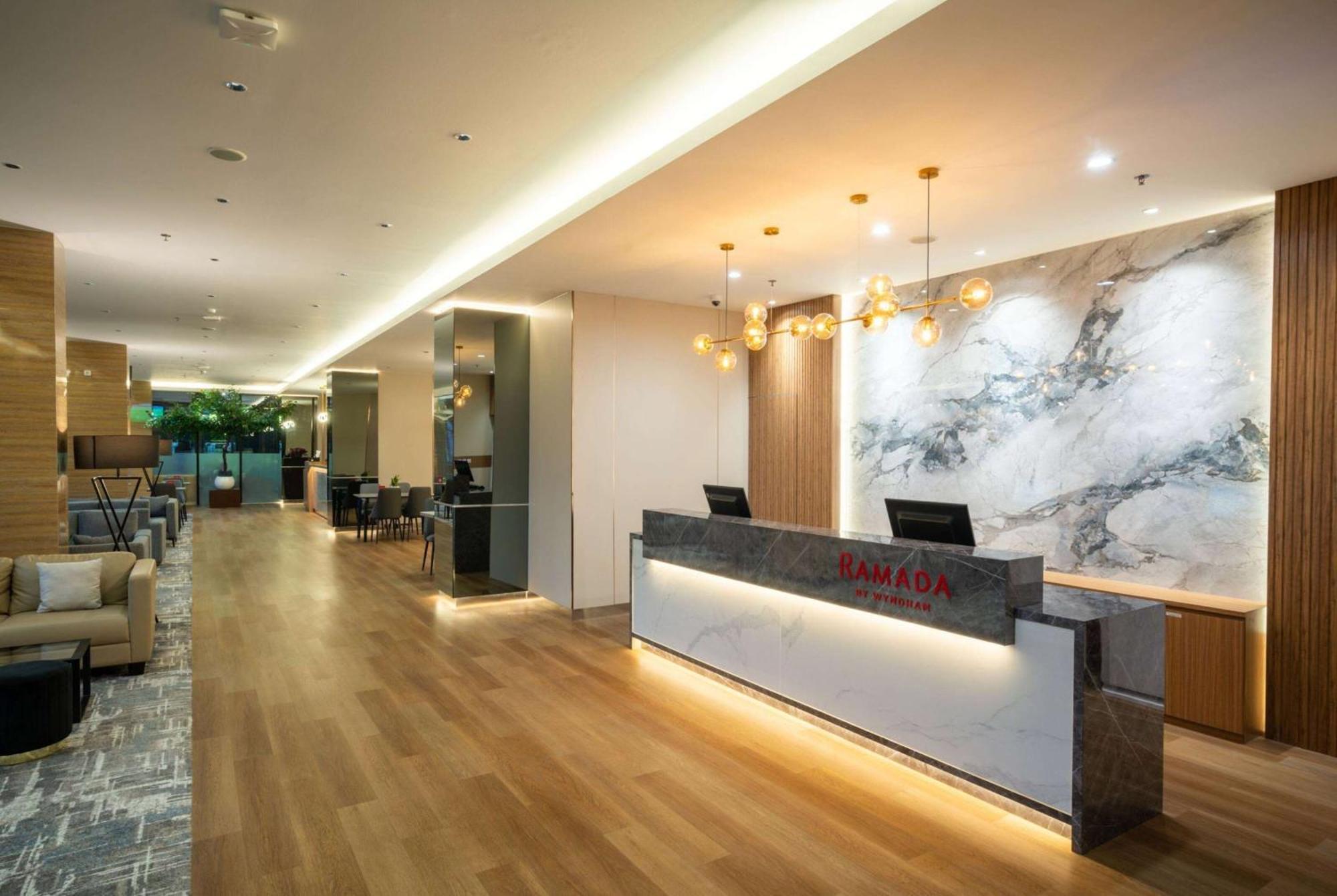 Ramada By Wyndham Serpong Exteriör bild