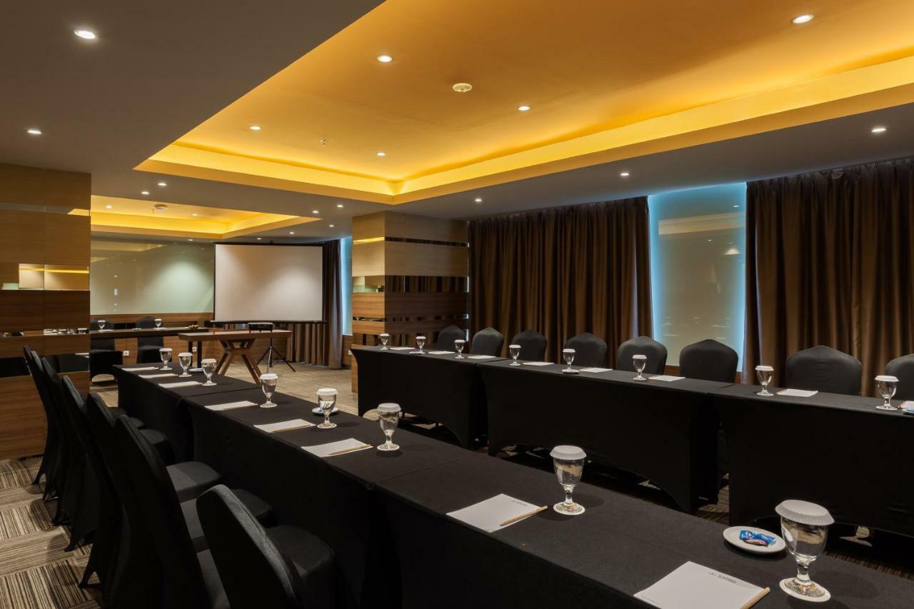 Ramada By Wyndham Serpong Exteriör bild