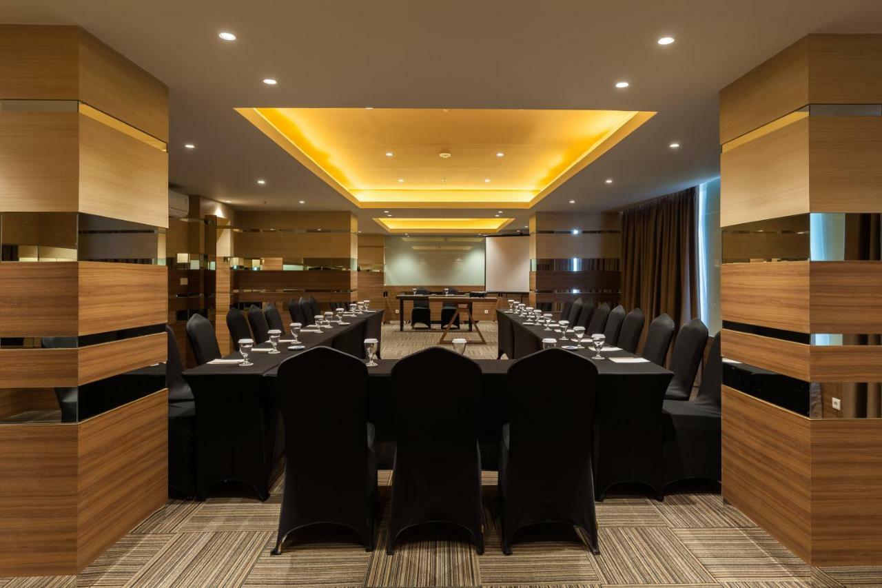 Ramada By Wyndham Serpong Exteriör bild