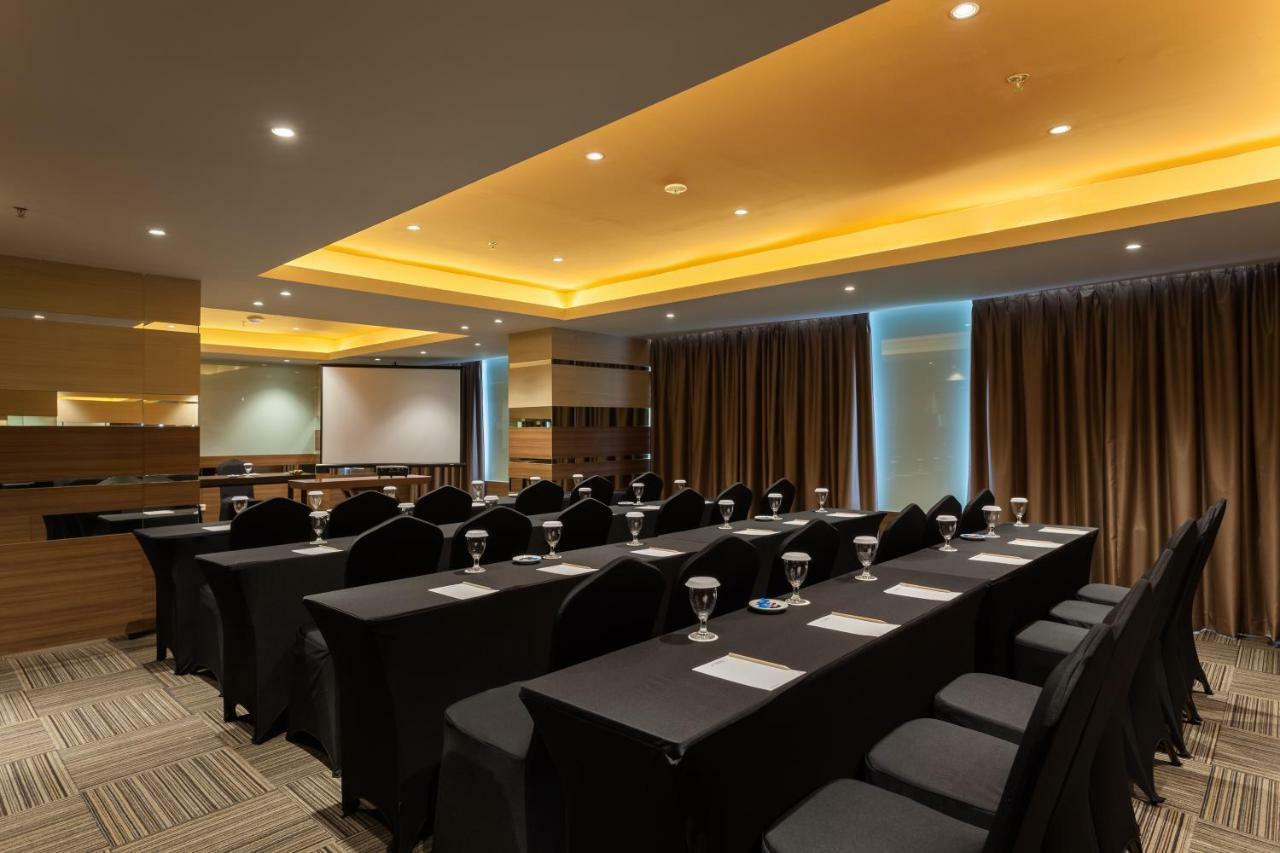 Ramada By Wyndham Serpong Exteriör bild